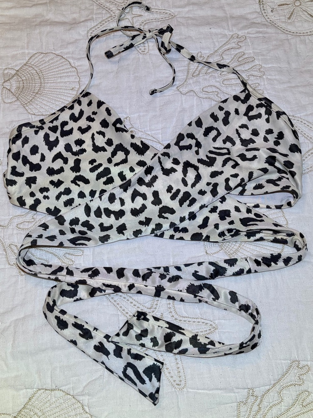 Like New Aerie Wrap Style Bikini Top In Black & White Leopard Print. XL